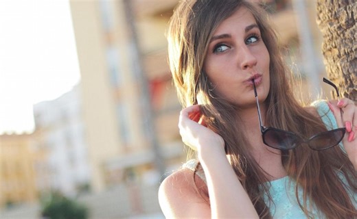 Qué significa ser una pick me girl y por qué afecta las relaciones