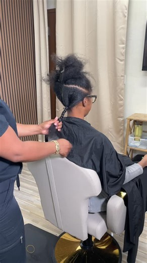 Makeupbydonar on Instagram: "comment I’m interested for bundle pricelist | includes free bond in install ❤️ How did I do 🥰 #miamihairstylist #miamihair #gluelesswigs #haircare #hairtips #browardhairstylist #bondinbob #curlybob #bob #highlights #gluelessclosure #pinesmakeupartist #walkinappointments #samedayappointments"