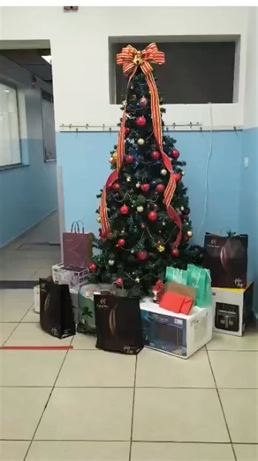 Santa Casa de Formiga on Instagram: "Hoje foi dia de celebrar e agradecer a dedicação de nossos colaboradores. Realizamos o sorteio natalino de brindes como forma de reconhecimento e carinho com os profissionais que fazem da Santa Casa referência em saúde. Aos nossos fornecedores e parceiros agradecemos pela doação dos brindes: AMGS, Biotronik, MG Comércio, New Medic, Signus, Supri, Rio Clarence, Farmacinha da Cidinha, Sandra Amim, Rafaela, Vanessa Simões, Marquinho, Heitor, Salão da Loren Ribei