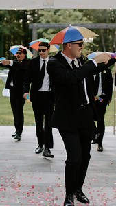 Common wedding reception mistakes (that kill the vibe👇🏼) 🚫Ending speeches on a low note — always finish with a laugh or heartfelt moment so guests feel energized, not drained. 🚫 15 speeches in a row. Your guests love you… but not that much 🚫 No transition song from dinner → dance floor. You need something hype to shift the mood! 🚫 Bright lights during dancing. Instant floor killer. Dim = dopamine. 🚫 Not trusting your DJ to read the crowd. The right song at the right time > your 10-page pl