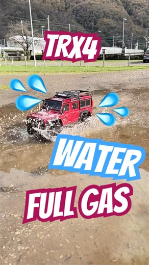 Traxxas Trx4 Land Rover Defender Full gas on Water #traxxas #trx4 #water #fullgas #rccar #hobby #4x4