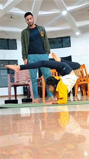 ⚡how to do easy scorpion pose handstand balance | TUTORIAL FOR BEGINNERS 💥 #shorts #howto