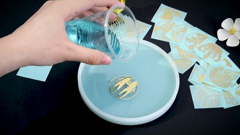 OLYCRAFT 9pcs 1.6x1.6 inch Patterned Stickers Edge Tiles Sticker Self Adhesive Gold Stickers Vintage Border Corner Decals Metal Gold Sticker for Scrapbooks DIY Resin Crafts Phone Decoration