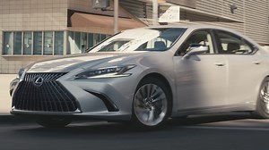 The self-charging hybrid electric vehicle, Lexus ES 300h, is the epitome of refined luxury. Renowned for its quietness, ride comfort, and spacious interiors, the ES provides a heightened driving experience that goes a step beyond to offer the ultimate in comfort. #LexusIndia #Craftsmanship #LexusElectrified #LuxuryLifestyle #ExperienceAmazing #ES300h #Refinement #Crafted #Experience #Amazing #LexusLife #MakeInIndia | Lexus India