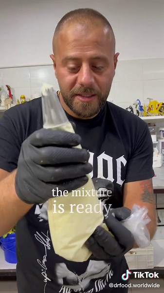 Baking and Decorating Cakes: Step-by-Step Guide