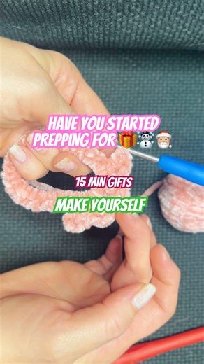 Easiest Crochet Scrunchie Ever! | Beginner Friendly & Under 15 Minutes 💕#crochetscrunchie #crochet