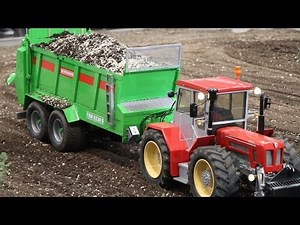 RC Traktor mit Universalstreuer