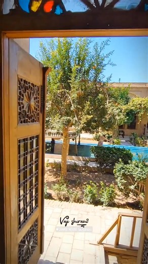 48K views · 1.7K reactions | La Maison des Lari à Yazd est une demeure du XIXᵉ siècle construite par des marchands du Larestan. Située dans le quartier historique de Fahadan, elle illustre l’architecture qājāre avec ses vitraux colorés, ses stucs délicats et son *badgir* (tour du vent) typique du désert. Aujourd’hui, elle sert de musée et montre le raffinement de la vie traditionnelle dans la Yazd ancienne. | IRAN Caravane | Facebook