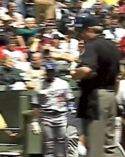 299K views · 3.2K reactions | OTD in 2002, Shawn Green became the 14th player in AL/NL history to hit 4 home runs in one game! He added a single and a double for 19 total bases, the single-game record. | MLB | Facebook