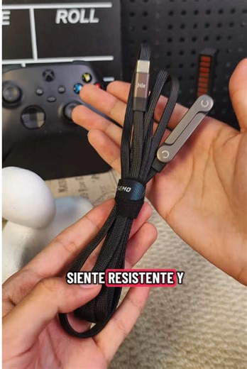 El cable que todos están comprando ahora mismo ，Carga tu teléfono como tú quieras—de lado o vertical ，Cables reforzados que soportan carga rápida PD/QC. Almohadillas de silicona antideslizantes para que el teléfono no se mueva. Bisagra con sensor de gravedad que se mantiene firme en el escritorio o incluso en la cama. Perfecto para el día a día, el trabajo y los traslados. #TikTokMadeMeBuyIt #OfertasTikTok #ParaTuCelular #GadgetsÚtiles #DescuentoHoy