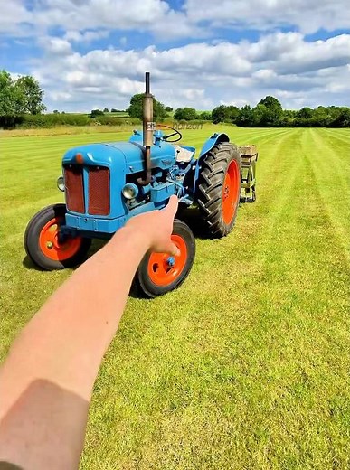 Old Fordson Diesel Major Tractor Working in The Field #agri