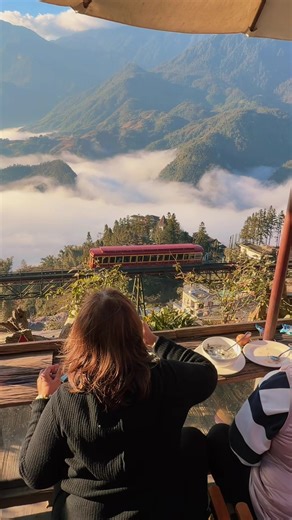 When your breakfast view is the famous funicular train in Sapa❤️ #sapa #vietnam #funicular 🇻🇳@Vhanz