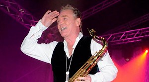 Diario HOY | Fallece Brian Travers, saxofonista y miembro fundador de UB40