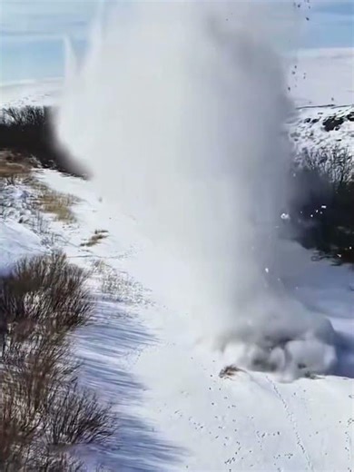 The ice-breaking flood control explosion in Heilongjiang is truly spectacular! #travel