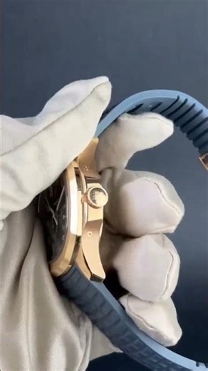 Iconic “grenade” texture dialSharp details, solid on the wristIf you know, you know #luxurywatch