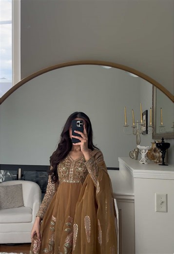 Stylish Mehndi Outfit Ideas for Pakistani Weddings