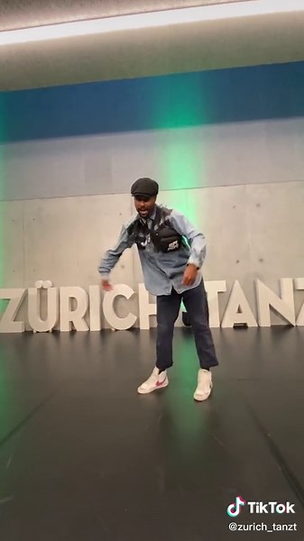 Presenting one of our Crash Kurs teachers,Julio taking part in our challenge with his own flair !#zurichtanztchallenge #zürich #fypシ #schweiz #popping