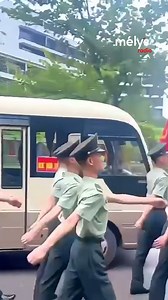 Đoàn Trung Quốc tại học viện Viettel. Video: Công🇻🇳 #MelysRadio #A80 #HọcViệnViettel #QuocKhanh2025 #KhốiTrungQuốc #KhốiTrungQuốcA80 #ChineseArmy #Reels #Reels2025 | Mely's Radio