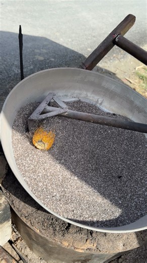 Cooking corn in salt 😋 #food #corn #salt #foodie #fyp | StreetEats