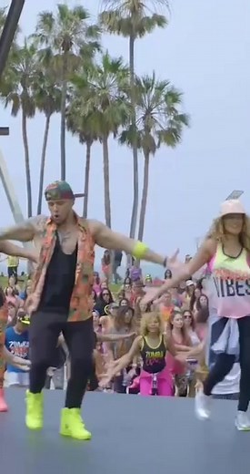 #throwback to #2017 when dancing with our #Zumbafam in #losangeles was it 🔥 @williamywilliam @ginawonder ❤️ #zumba #zumbachallenge #dancechallenge