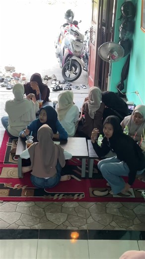 Setiap Jumat Adelina Cafe FREE ESTEH ya best🥰🤗Oiya Adelina cafe Buka selasa sampe minggu dari jam 11 siang sampai jam 9 malam😍MOHON MAAF SETIAP HARI SENIN ADELINA CAFE LIBUR🥹🙏🏻#SEBLAK #magelang24jam #muntilan24jam #seblakviral #fypmasukbranda