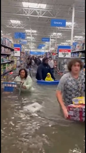 ⚠️This is AI-generated,not real footage. Walmart stores across several states are dealing with unexpected flooding, turning routine shopping trips into chaotic scenes. Aisles underwater, products floating, and emergency crews rushing in — this is another reminder of how extreme weather is hitting harder and faster than ever. Is this just a freak storm… or a sign that our infrastructure isn’t ready for what’s coming next? Stay safe, stay alert, and avoid flooded areas. #WalmartFlooding #SevereWea