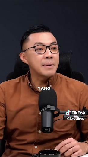 Teori Benang Merah Takdir: Raditya Dika & Aurel
