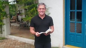 8.8K views · 2.2K reactions | ²⁰ Então se aproximou de Jesus a mulher de Zebedeu, com seus filhos, e, adorando-o, pediu-lhe um favor. ²¹ Jesus lhe perguntou: O que você quer? Ela respondeu: Mande que, no seu reino, estes meus dois filhos se assentem um à sua direita e o outro à sua esquerda. Mateus 20:20,21 NAA | Está Escrito Brasil | Facebook