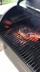 What's barbecue without a touch of flame? Louisiana Grills is one of the only wood pellet barbecues that allows you to slow smoke your cooks for that authentic wood-pellet flavor AND crank up the heat for those beautiful sear marks 😍 | Louisiana Grills