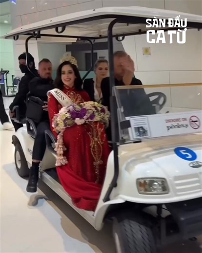 Miss Universe 2025 | Khung cảnh ra về của tân MU khiến fan tưởng rước dâu đám cưới ❤️ #missuniverse #huonggiang | Sàn Đấu Ca Từ