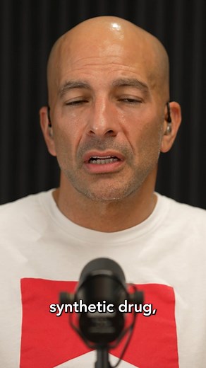 Methylene blue & longevity | Peter Attia, M.D. This clip is from episode # 370 of The Drive which was released on 10/27/25. In the full episode, I cover: -The state of evidence for alleged geroprotective effects of GLP-1 receptor agonists, SGLT2 inhibitors, methylene blue, and telomere-lengthening supplements -Risks and benefits associated with low-dose aspirin for cardiovascular disease (CVD) prevention -Evidence regarding optimal protein intake for maximizing muscle mass, and whether follistat