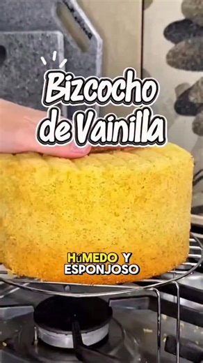 Te regalo la Receta 🎂 para un bizcocho húmedo y esponjoso 🎂 y si quieres ver cómo se hace el paso a paso...te invito a mis 4 días de clases gratis en vivo 🔴 comenta Yo Quiero 🙋🏻‍♀️ y te regalo un cupo en mi comunidad pastelera 👨🏻‍🍳 #buttercream #usa🇺🇸 #tortachocolate #cake #cupcakes | crea.artepastelero