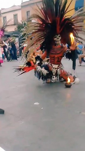 #diademuertos #azteca #danza #danzante #elmerydiano #orgullosamentemexicano #cultura #mexico🇲🇽 #aztec #show #mexica #orgulllomexicano #fireman #ancestros #festejo