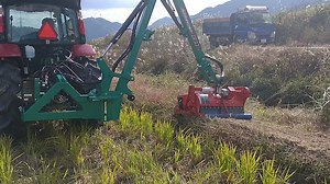 外部油圧取り出し式は、着脱が簡単で良いです。最初のトラクター側の油圧取り出し工事が手間だけど、お客様には関係ないか… | 株式会社 酒井農機商会