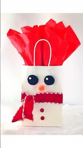 How to Put Tissue Paper in a Gift Bag (2-Sheet Hack) #shorts #giftbags #diychristmas