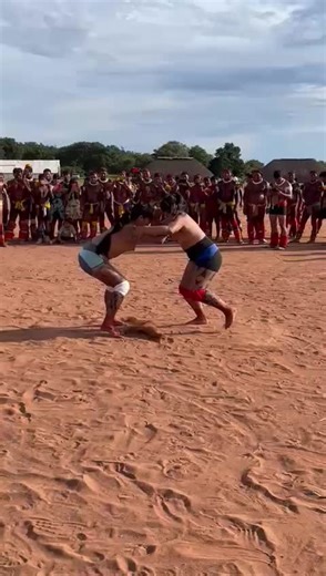 Lutar das meninas, O Huka-huka é uma arte marcial indígena brasileira que se originou entre os povos do alto Xinguanos