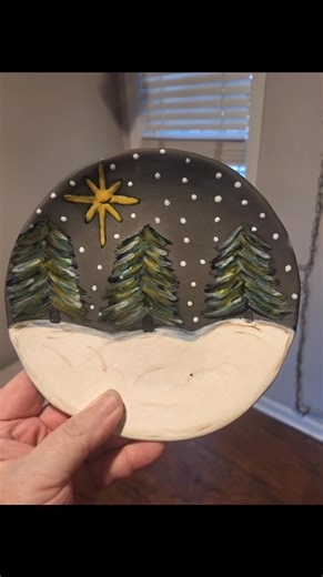Decorative Christmas plate. #potterylovers #christmasdecor #slabbuilt | Muddy Vine Pottery