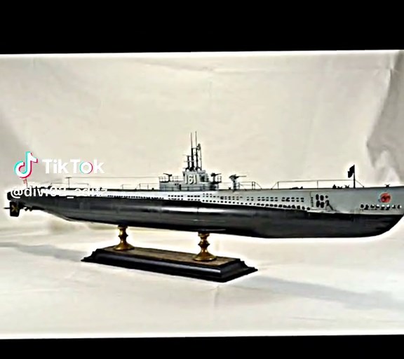 Explore the History of USS Stingray (SS-161)