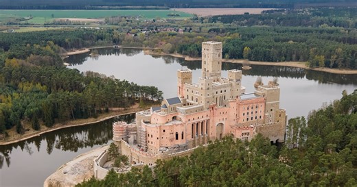 Jeszcze nie jest otwarty, a już zarabia. Właściciele zamku znaleźli sposób
