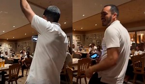 ¡Es de verdad! Gabriel Suazo se lució cantando icónico tema de Amar Azul en concentración del Toulouse - Chilevisión