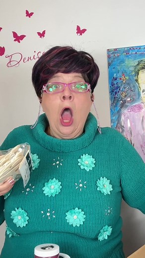 Denise est influenceuse ! Unboxing de @Colorantic pour 10% de rabais, utiliser le code promo Denise10. #denisediy #diy #humour #humoriste #peinture