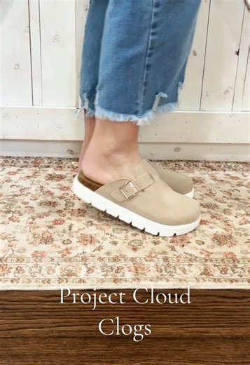 These are the Project Cloud genuine leather clogs and they are such a good everyday shoe that can be worn 12 months out of the year! @Project Cloud Shoes #clogs #clogshoes #tiktokshopcreatorpicks