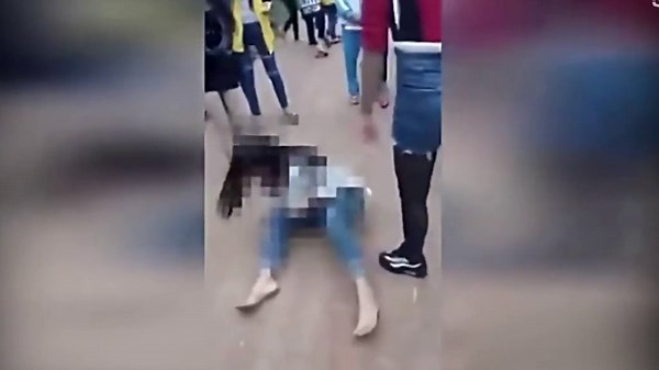 School girl is severely bullied by several girls in China