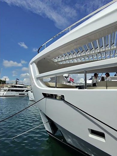 Ferretti Infinito 90 AFt-to-Bow Yacht Tour – YachtBuying101.com