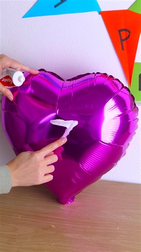 5-Minute Crafts on Instagram: "Because every birthday deserves a little sparkle💖🎈 #5minutecrafts #birthdaydecor #balloonideas #partyplanning #partyhacks"