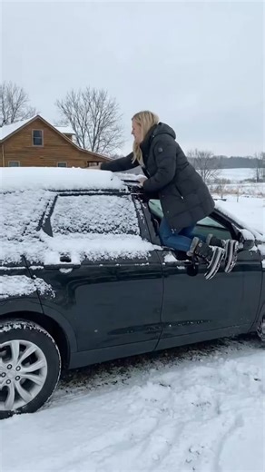 Easier Winter Car Snow Removal with This Tool
