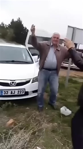 NoiseJuice | erik dalı saykedeliktir: amanın basmaya gelmez, haydi basmaya gelmez 🇹🇷 These Turkish uncles are so drunk they’re about to invent a new... | Instagram