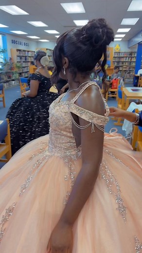 Think it’s a lie. Listen to what I’m saying🤣🤣I didn’t even know her name at all but bless God for her❤️☺️ Thanks to the Eastern Star in the back that fluffed and fluffed this dress🤣🤣she’s like that not how you do it to me🤣🤣honey she got Xoey all the way together. ❤️ Shoutout to the these beauties. I’m taking y’all out and don’t let me forgot. ❤️ | Funyanna Live