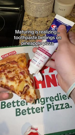 Pineapple toothpaste pizza??🥵🥵 #fyp | pizza