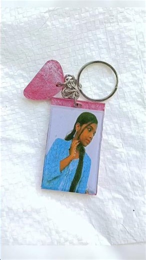 Resin keychain tutorial #diy #art #craft #resin #photokeychain #resinkeychain #tutorial #trending#yt